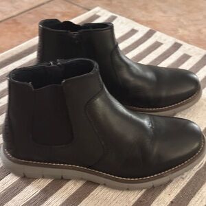 Johnston & Murphy Boys’ Holden Leather Chelsea Boots